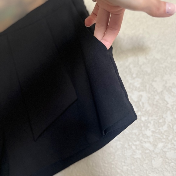 Lush shorts size Small black - Picture 10 of 12